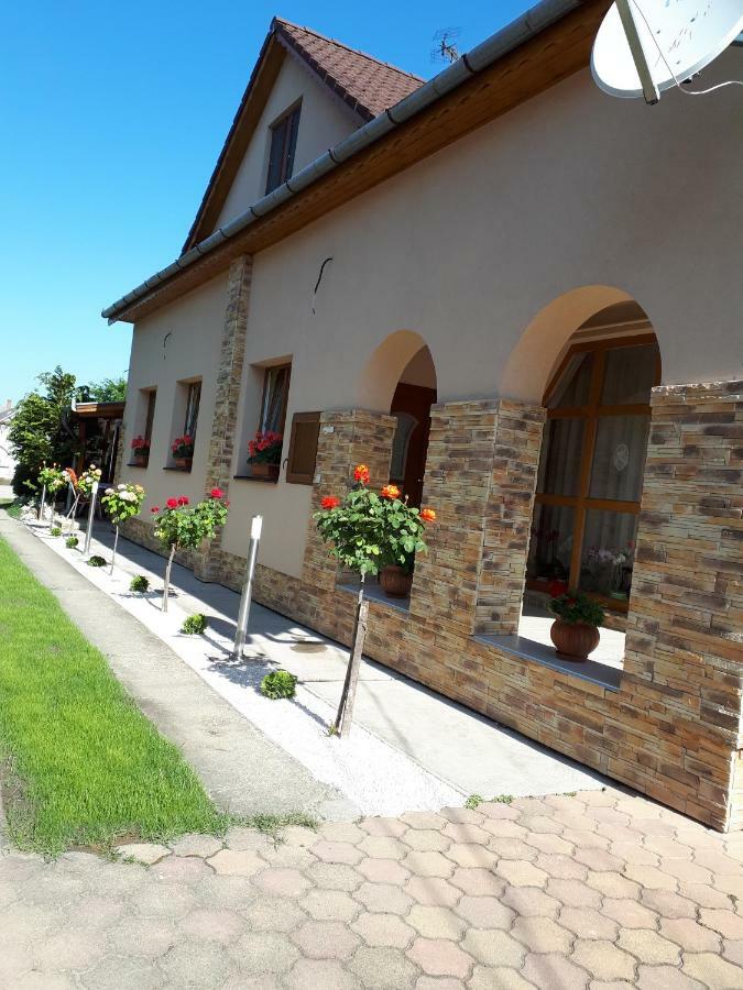 Anna Bathory Apartmanhaz Hajduszoboszlo Exterior photo
